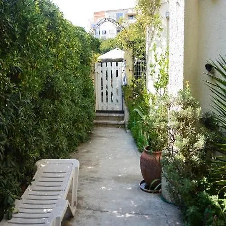 Two-bedroom With Terrasse, Barbecue And Garden 230 Вілла