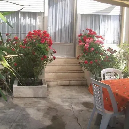 Two-bedroom With Terrasse, Barbecue And Garden 230 Агд