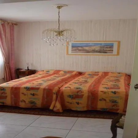 Two-bedroom With Terrasse, Barbecue And Garden 230 Вілла